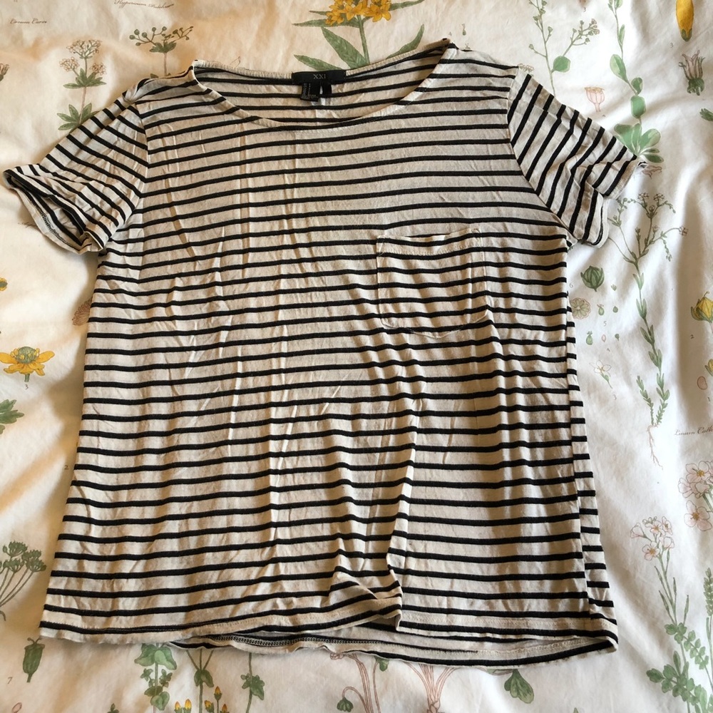 🌴 Black and White Striped Tee